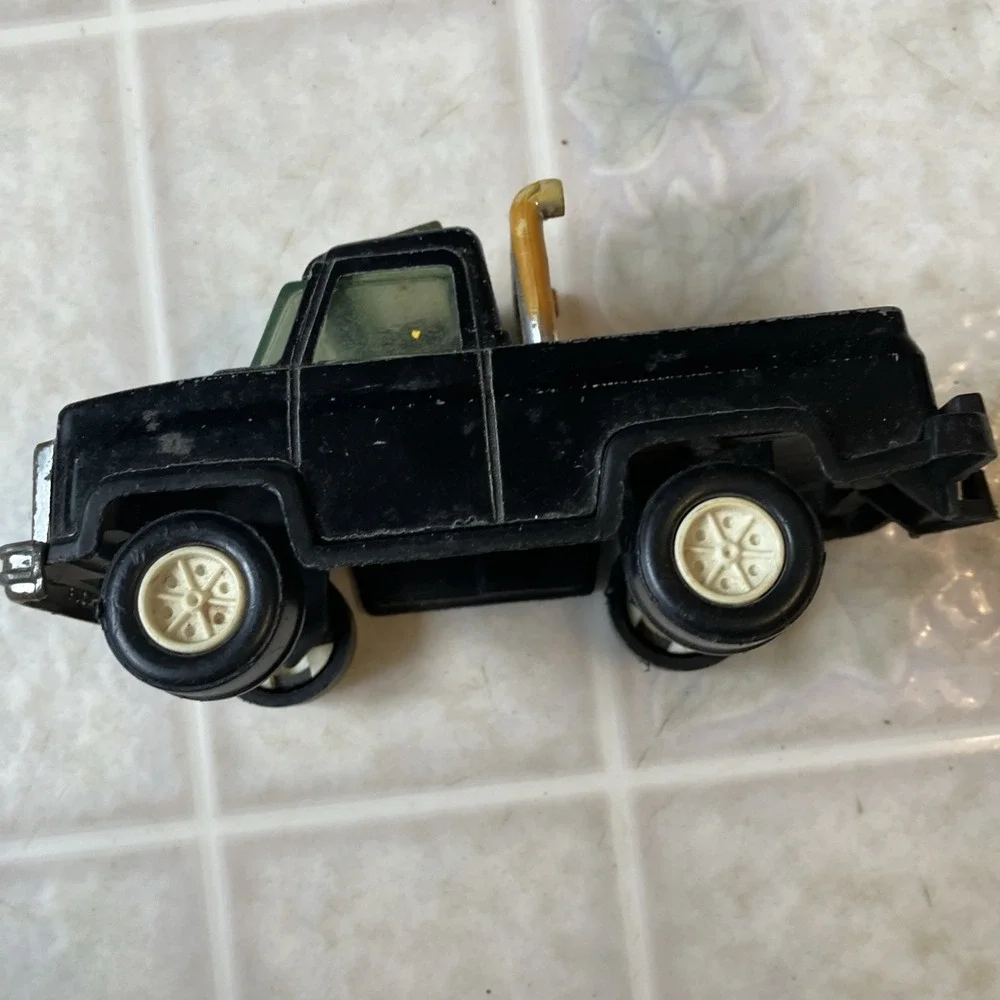 VINTAGE Metal TOY TRUCK STROMBECKER‎ Black FORD PICK-UP Made In USA